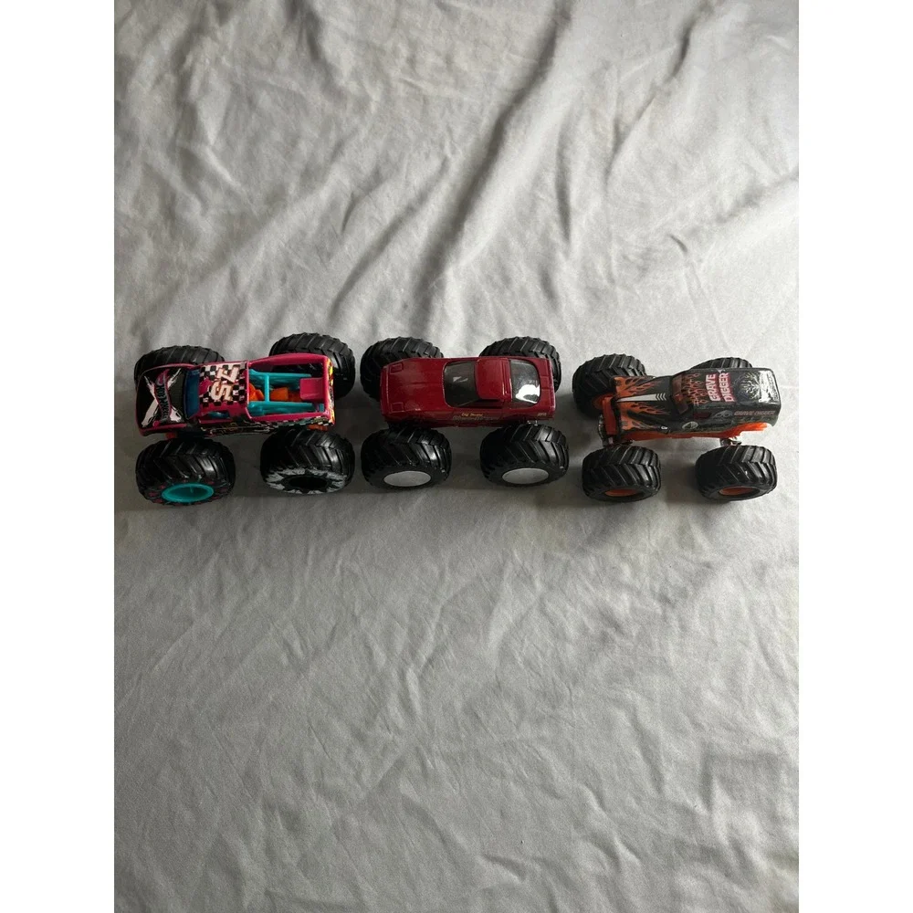 Hot Wheels Toys Monster Truck Lot Grave Digger‎ Vette Multicolor 1:64 3pc Set